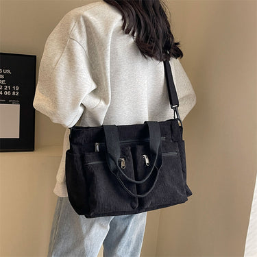 KATIA- Grand Sac à Main Bandoulière en Velours Côtelé – Dione Couture KATIA- Grand Sac à Main Bandoulière en Velours Côtelé – Dione Couture