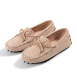 Maëlys mocassin souple femme en daim à nœud beige, paire vue de trois-quarts